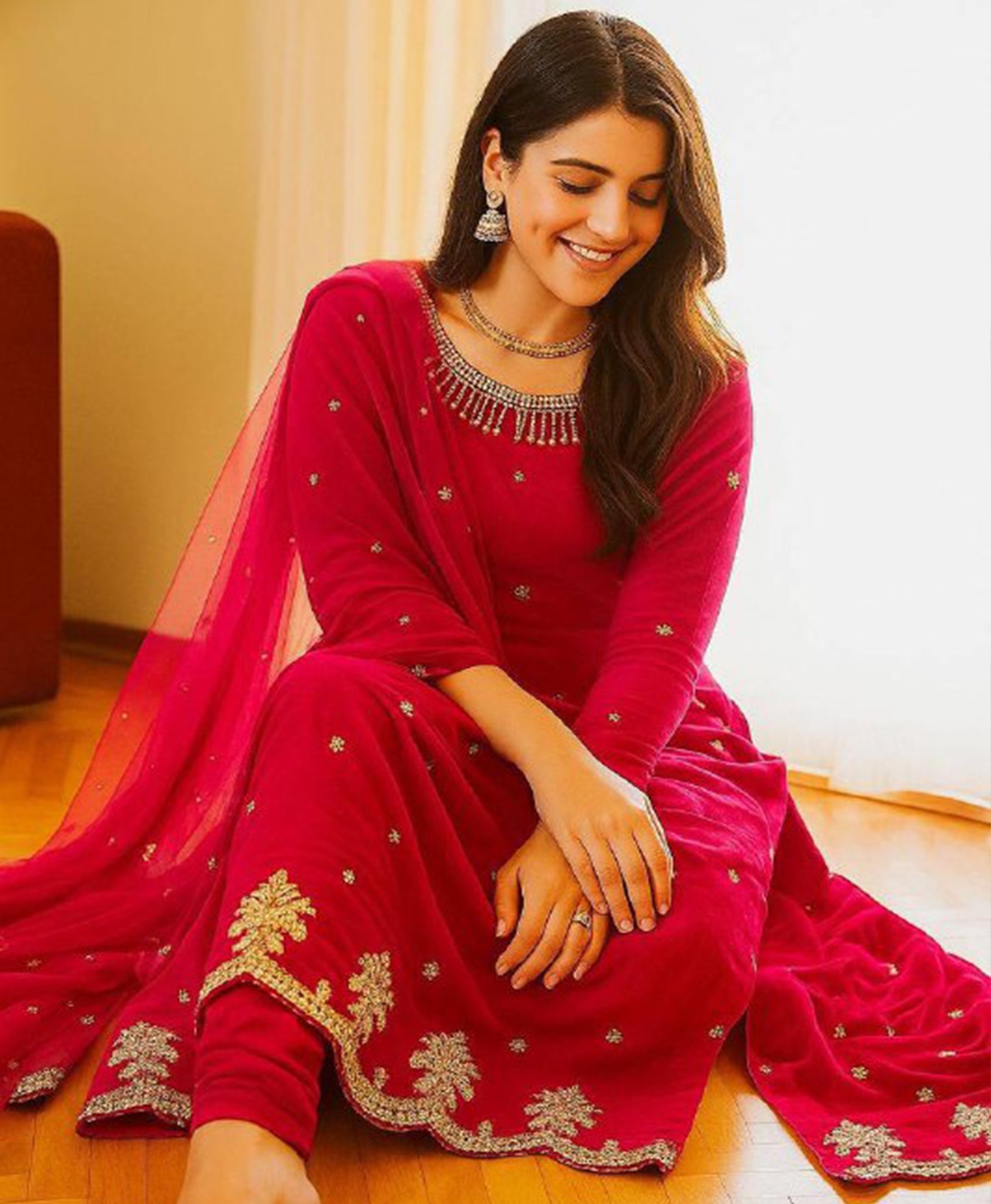 Elegant Georgette Thread & Zari Work Suit Set